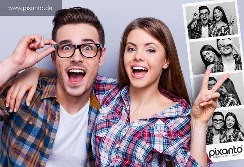 Selfi-Fotobox Fotobox in Fotorahmen auf einer Messe.